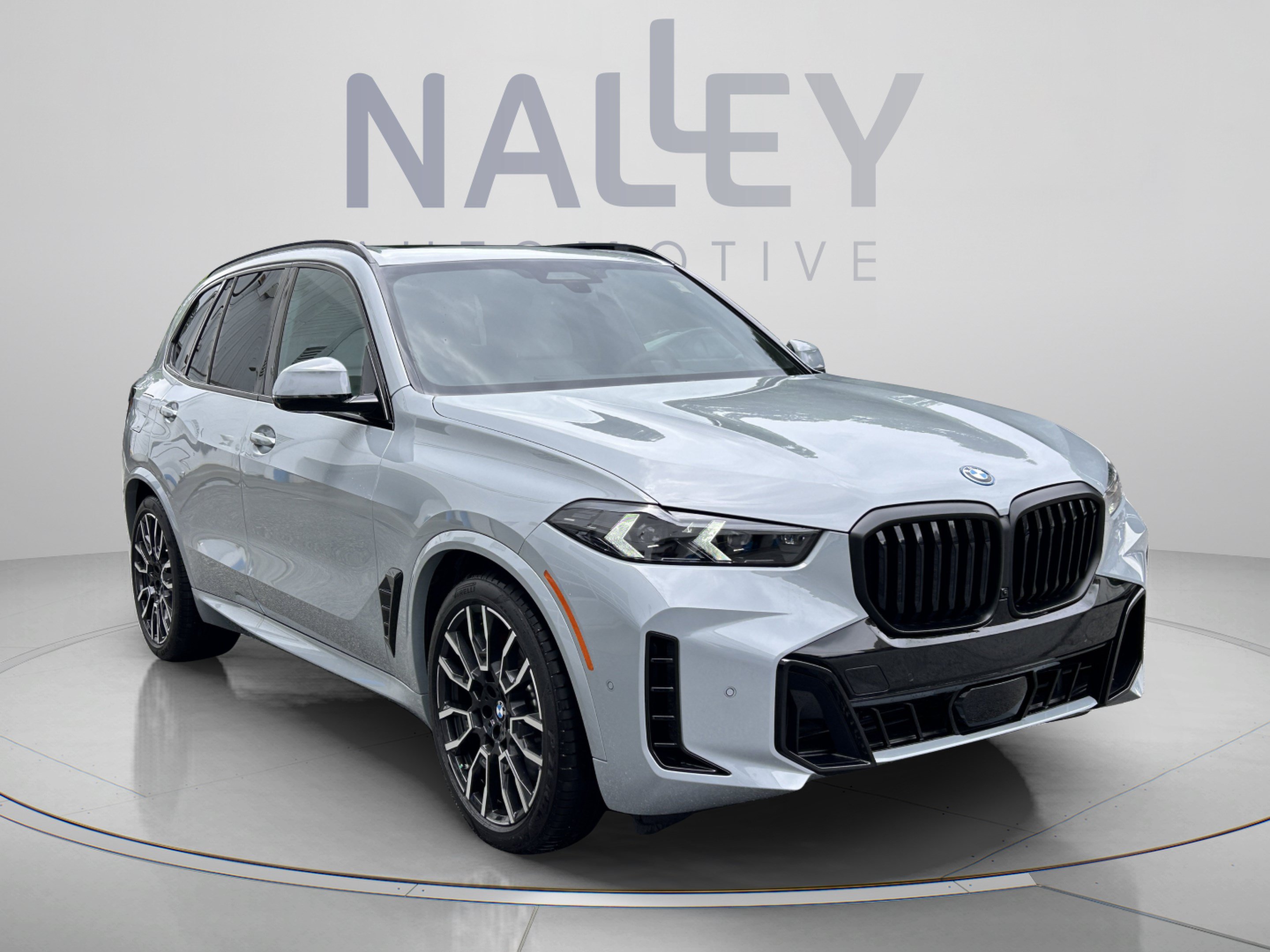 Used 2026 BMW X5 xDrive50e w/ M Sport Package AWD/4WD image 4