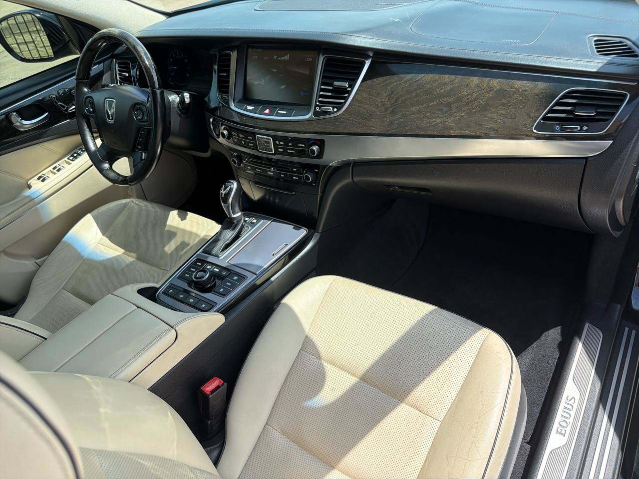 Used 2016 Hyundai Equus Signature RWD image 25