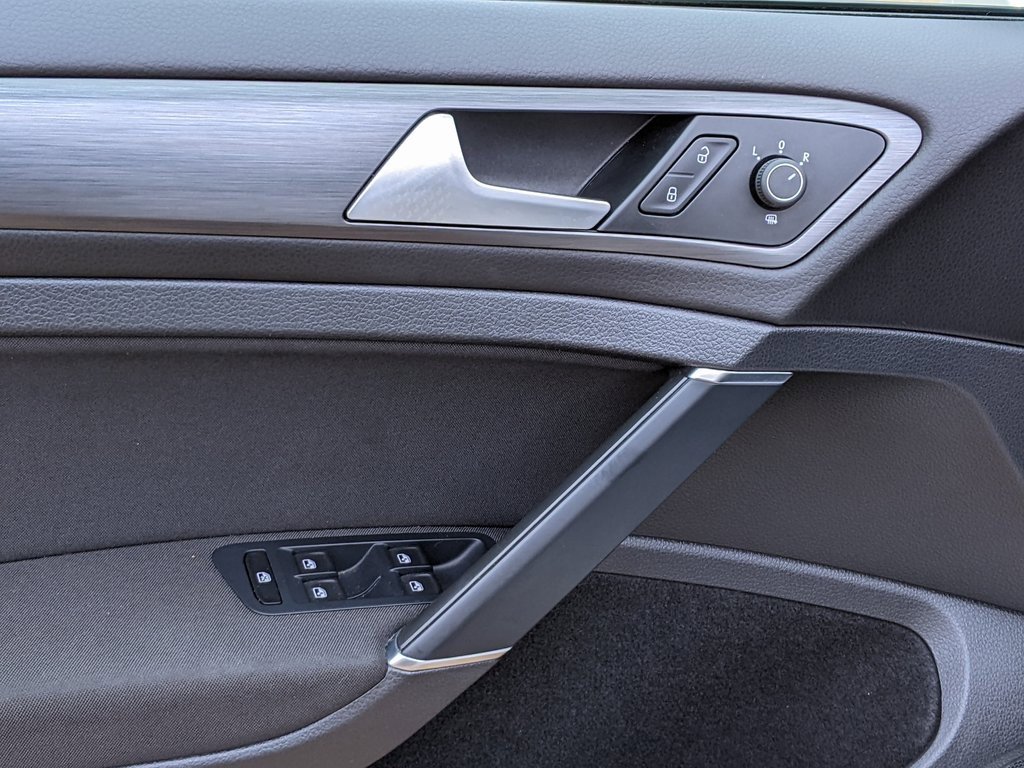 Used 2019 Volkswagen e-Golf SE w/ Driver Assistance Package image 10