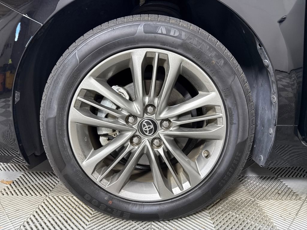 Used 2017 Toyota Camry SE image 17