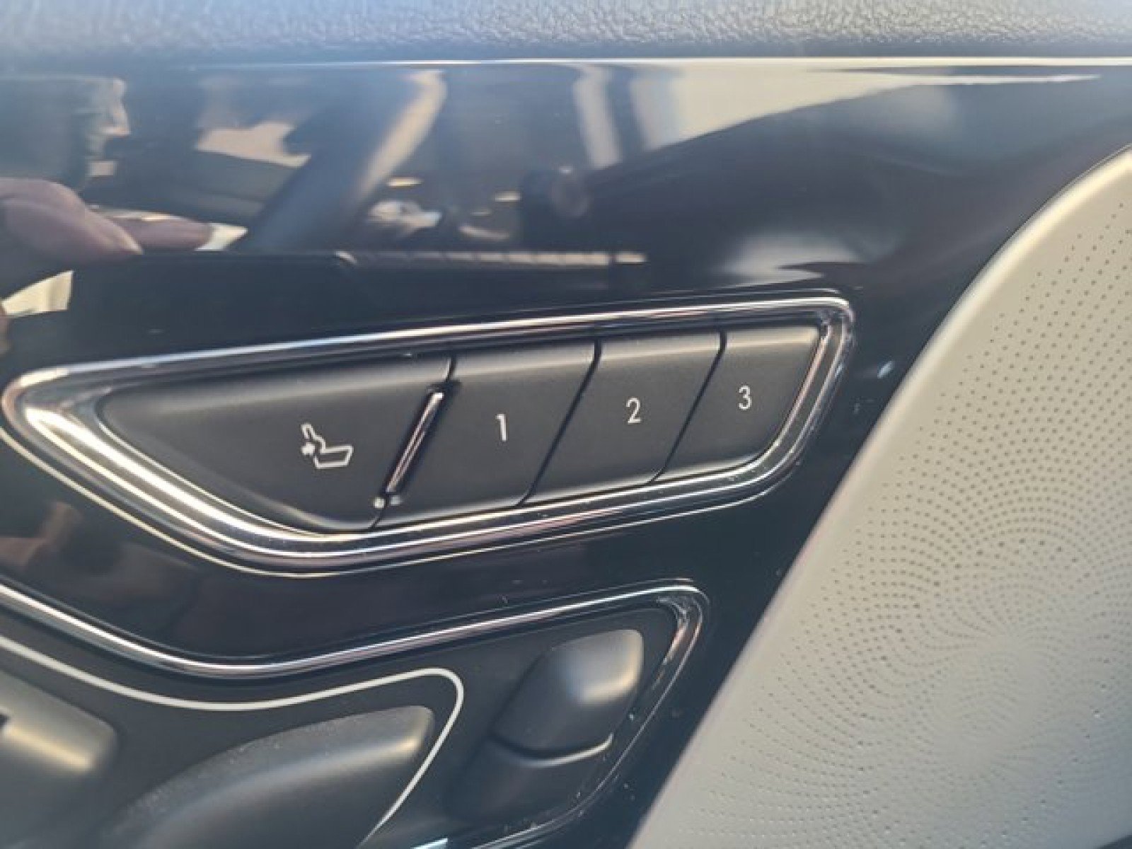 Used 2024 Lincoln Aviator Reserve w/ Equipment Group 201A image 27