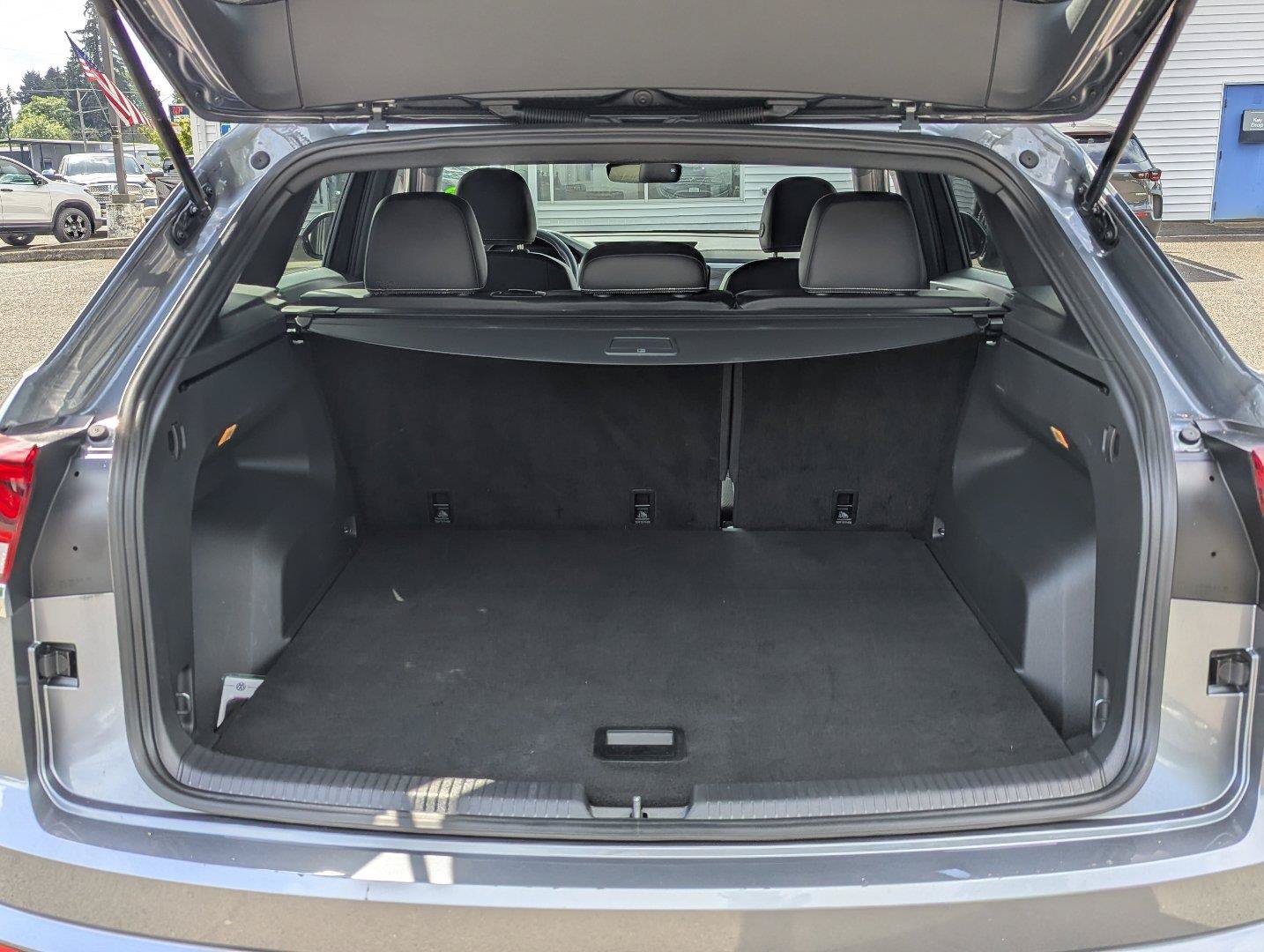 Used 2022 Volkswagen Atlas Cross Sport SE AWD/4WD image 28