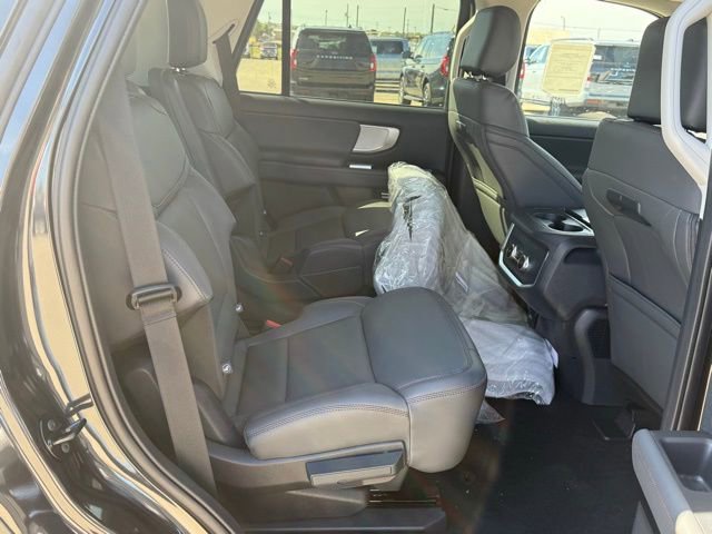 New 2025 Ford Expedition Active image 10