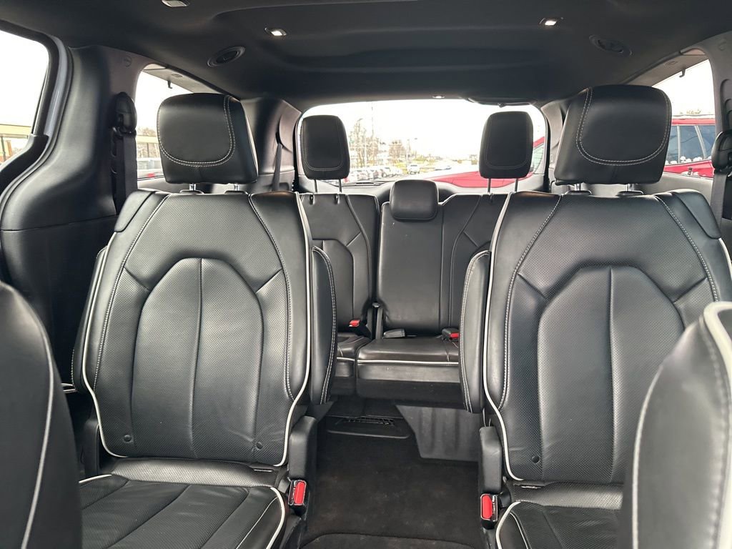 Used 2025 Chrysler Pacifica Limited image 20
