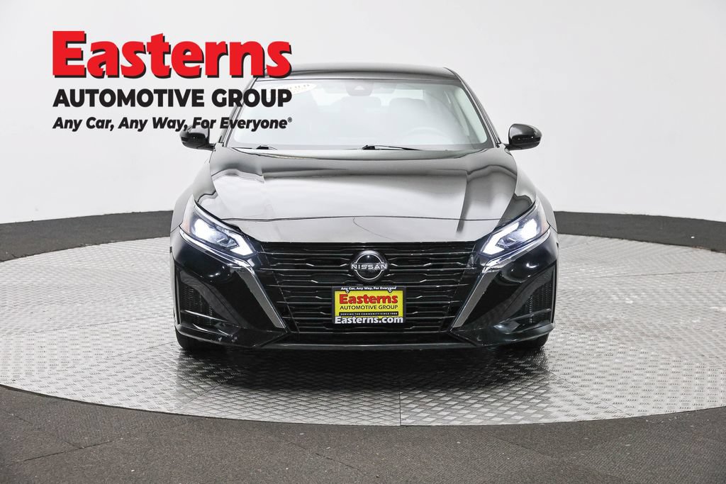 Used 2023 Nissan Altima 2.5 SV FWD image 2