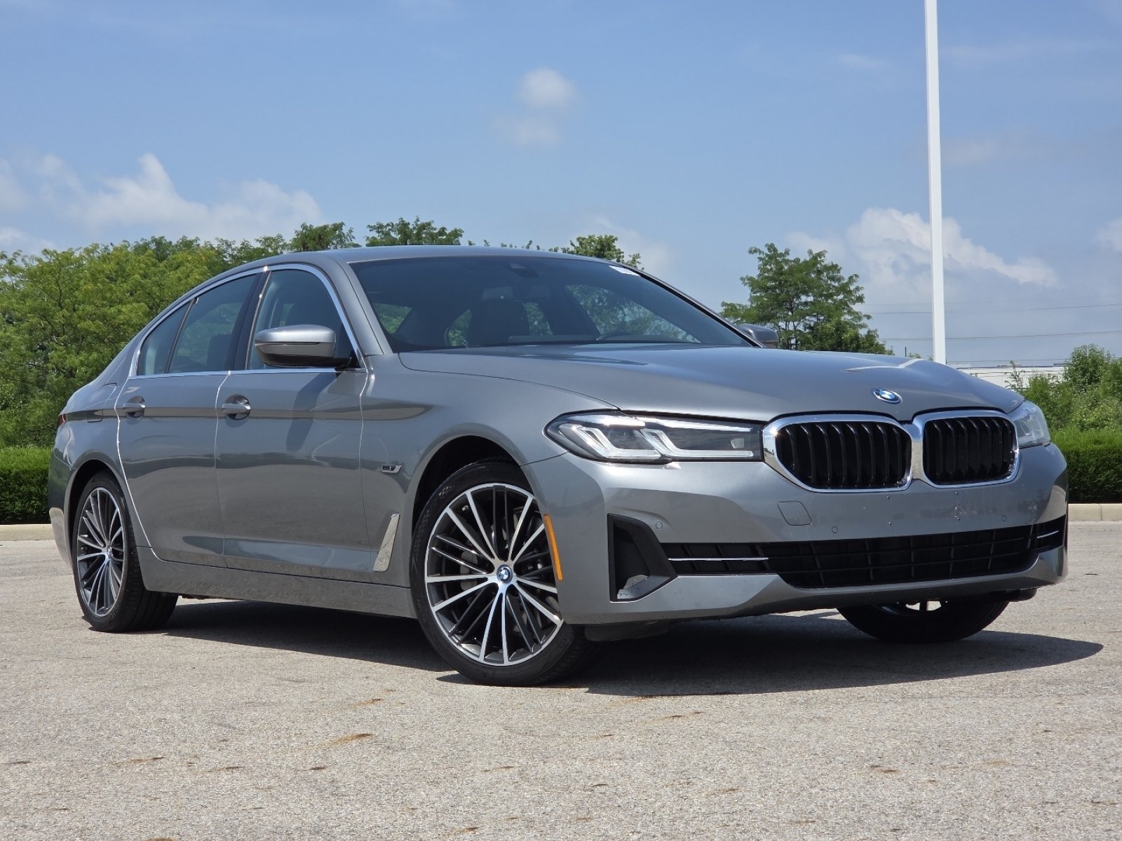 Used 2023 BMW 530e xDrive AWD/4WD image 2