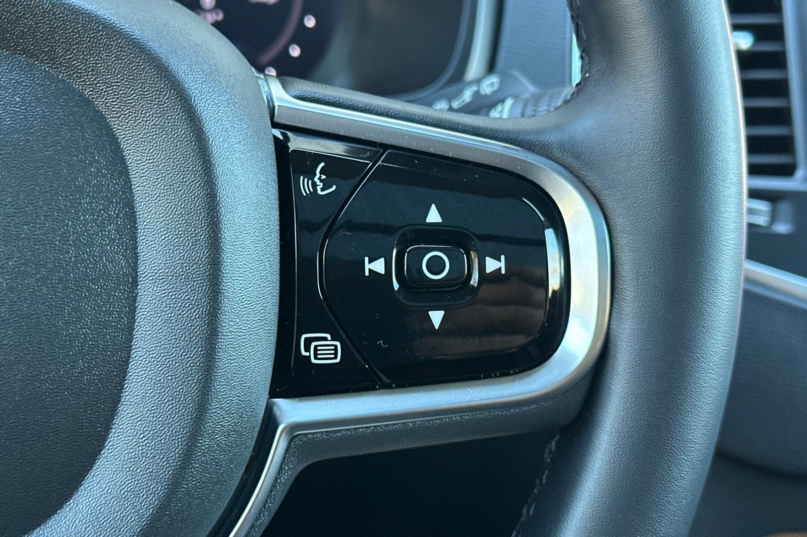 Certified 2024 Volvo XC90 T8 Core w/ Protection Package Premier image 29