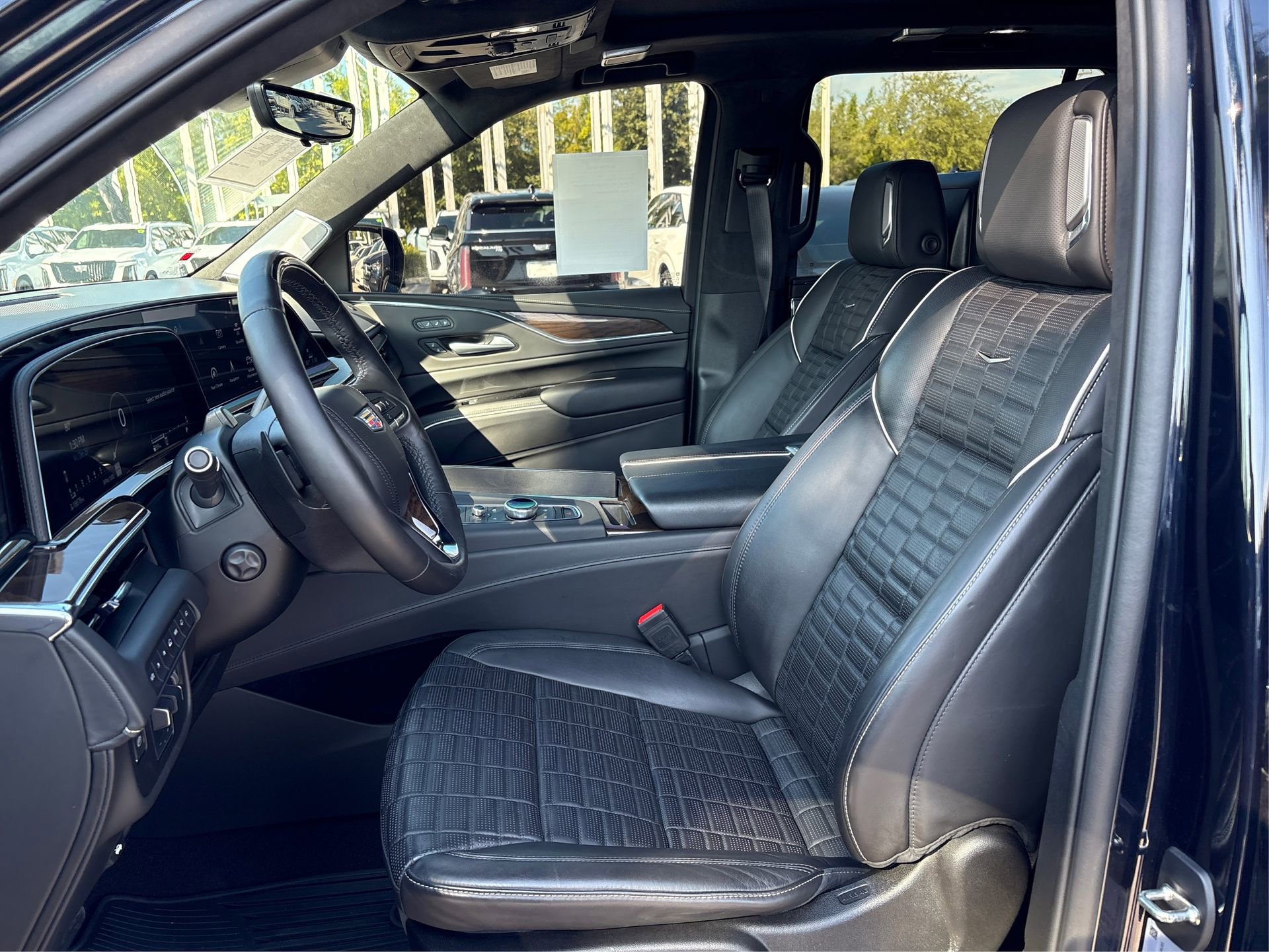 Used 2024 Cadillac Escalade Premium Luxury Platinum image 9