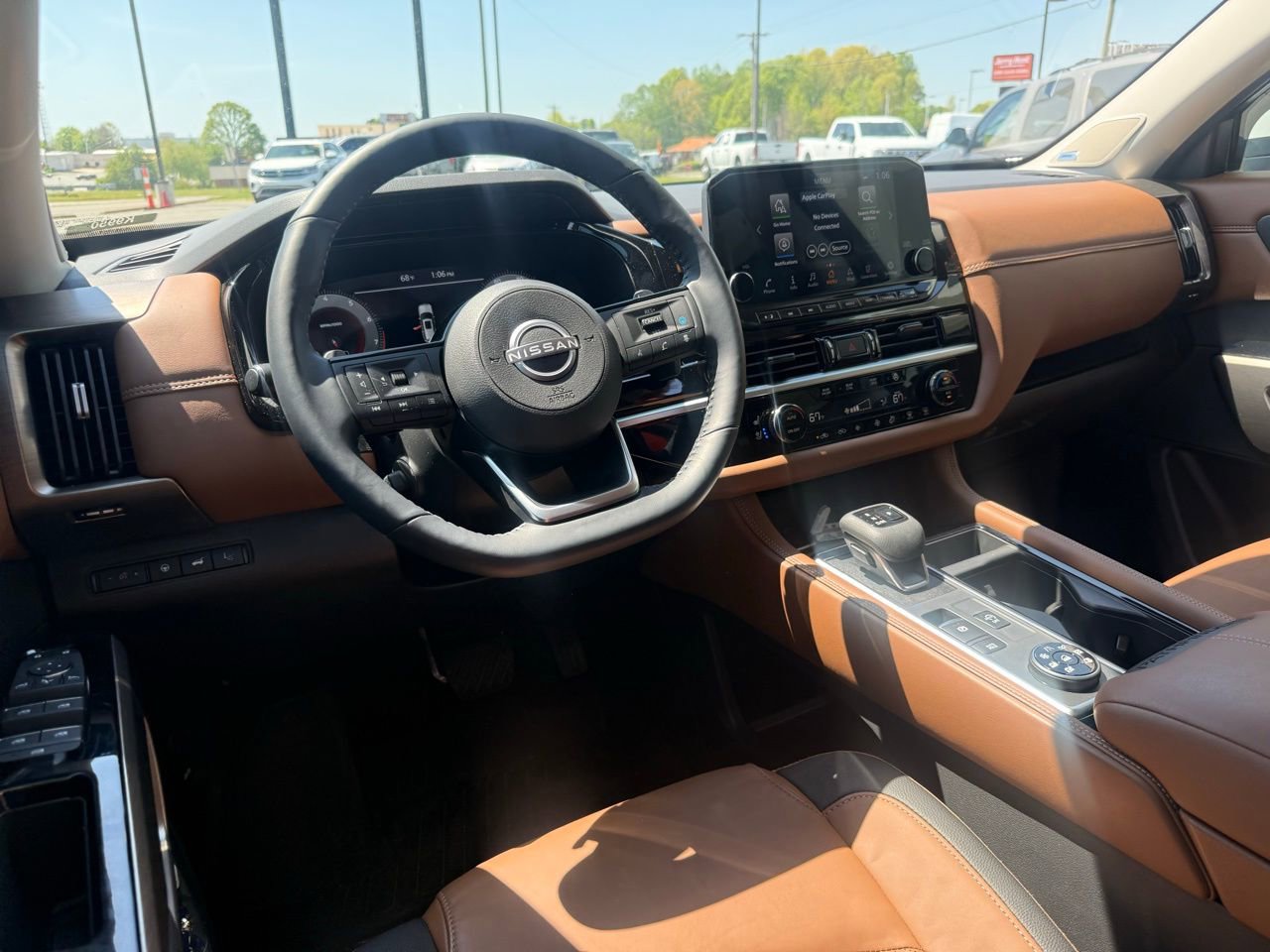 Used 2025 Nissan Pathfinder Platinum image 5