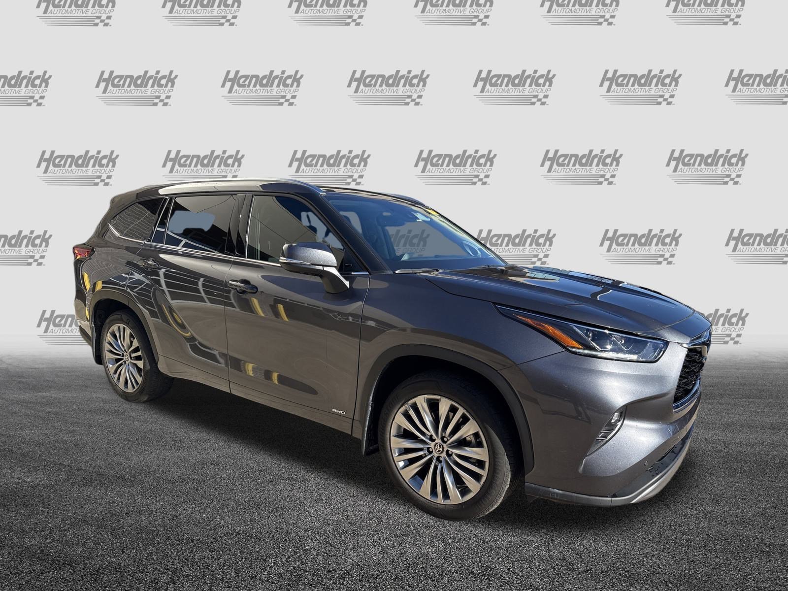 Used 2022 Toyota Highlander Platinum image 2