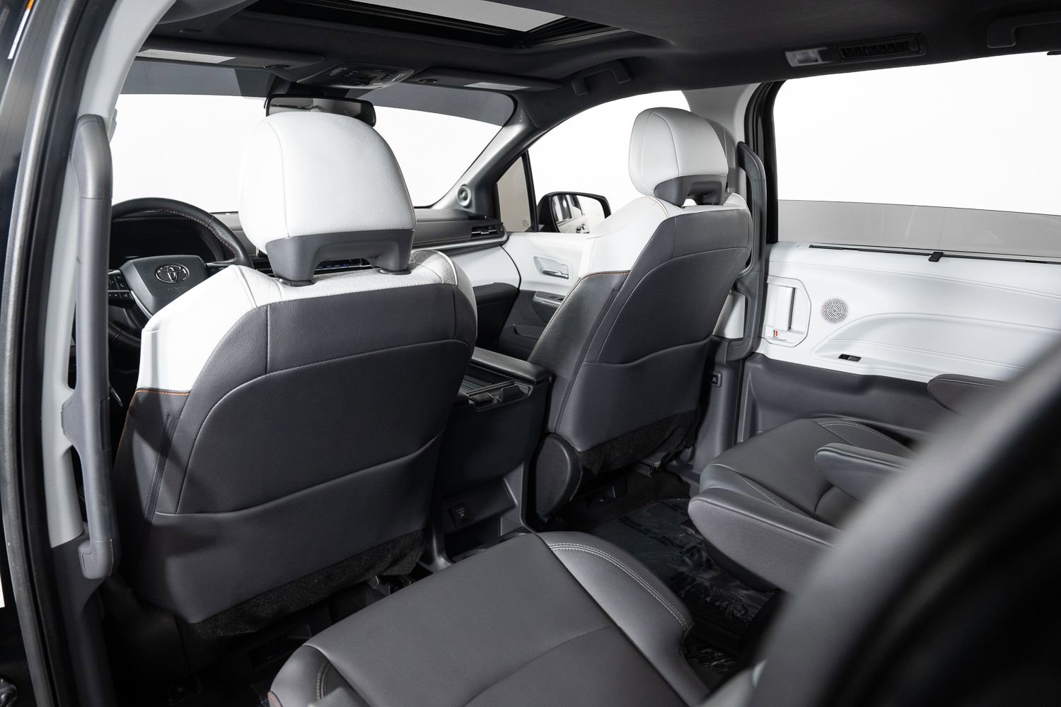 Used 2022 Toyota Sienna XSE w/ XSE Plus Package image 19