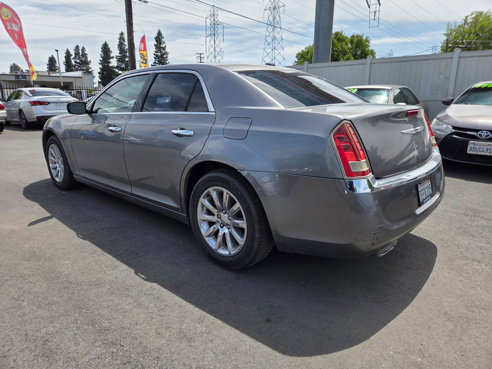 Used 2011 Chrysler 300 Limited RWD image 2
