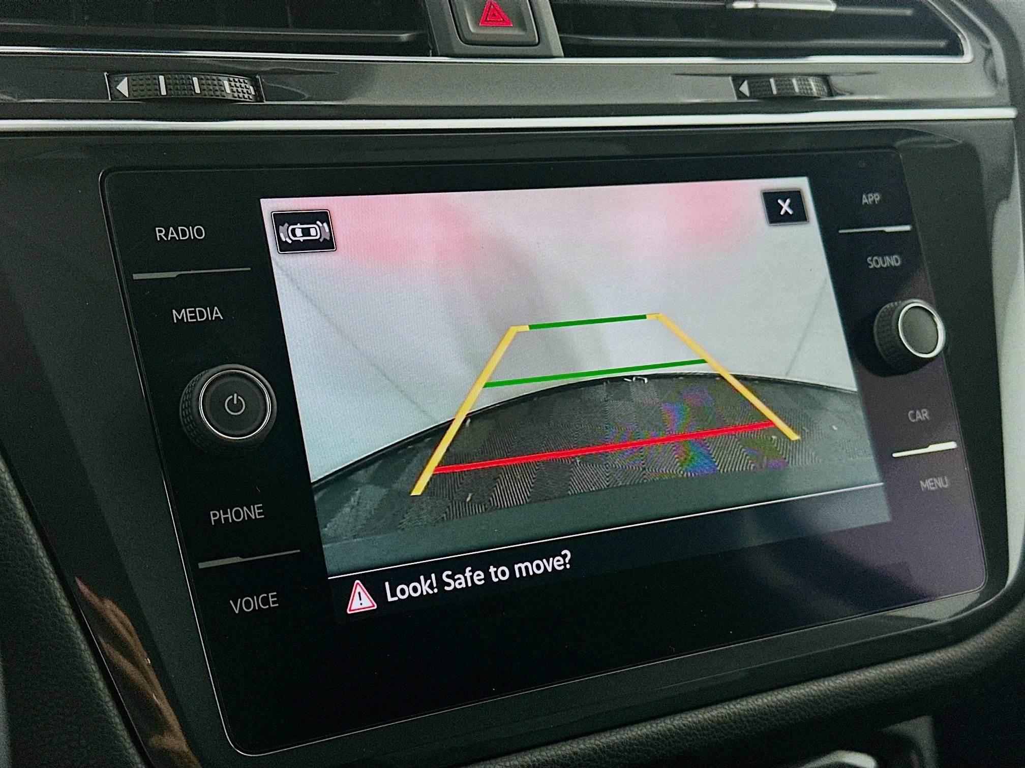 Used 2022 Volkswagen Tiguan SE w/ Panoramic Sunroof Package image 21