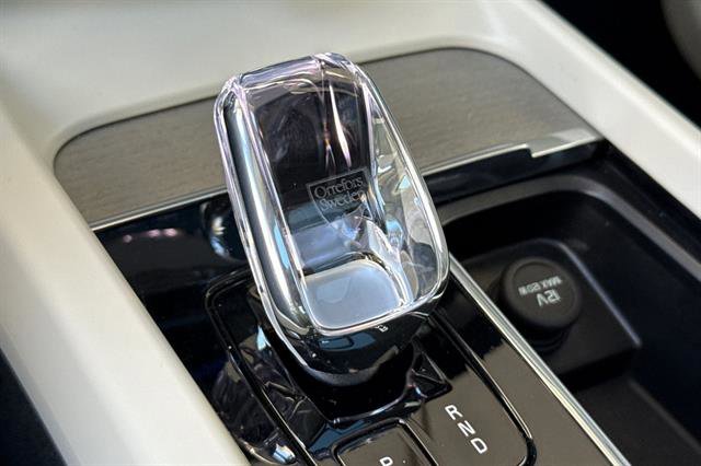 Certified 2023 Volvo XC60 T8 Ultimate image 23