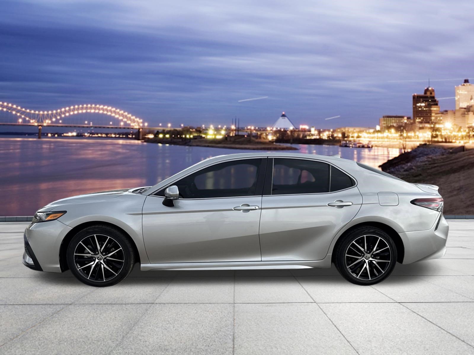 Used 2021 Toyota Camry SE image 2