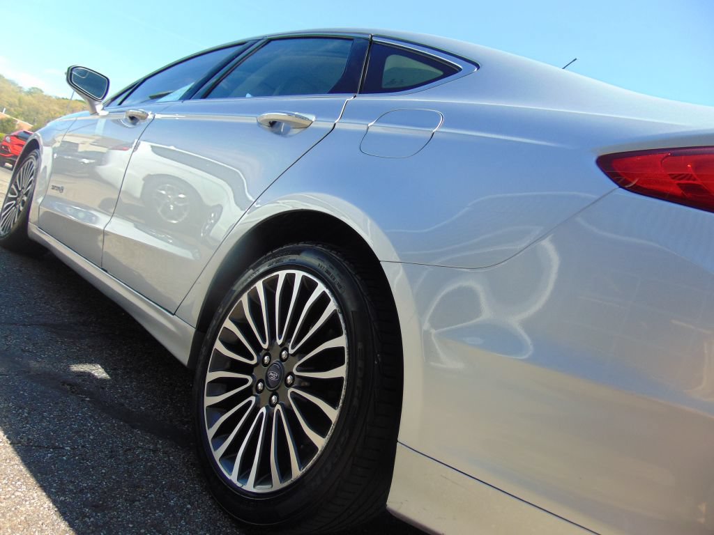 Used 2018 Ford Fusion Titanium FWD image 16