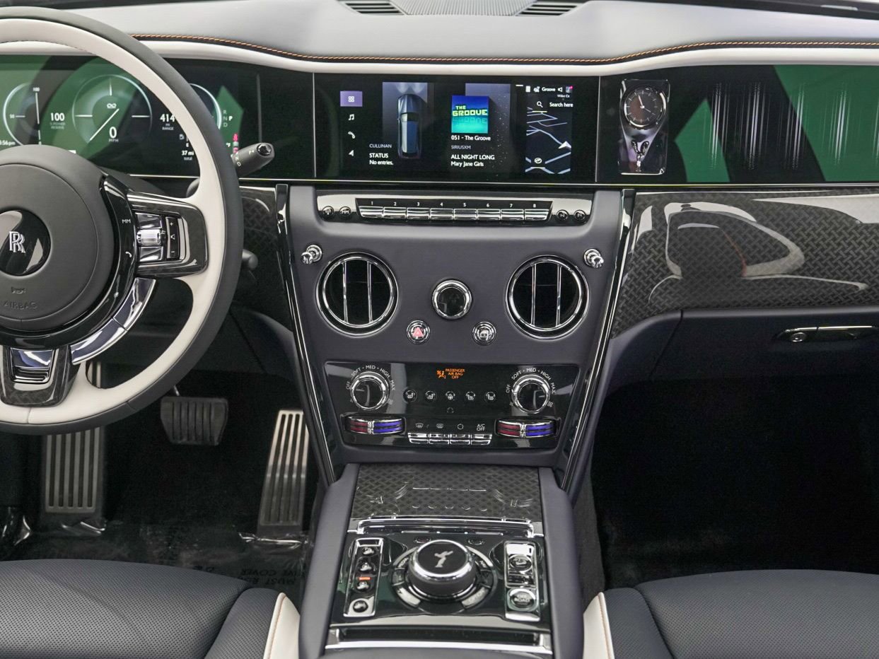 New 2026 Rolls-Royce Cullinan Black Badge image 52