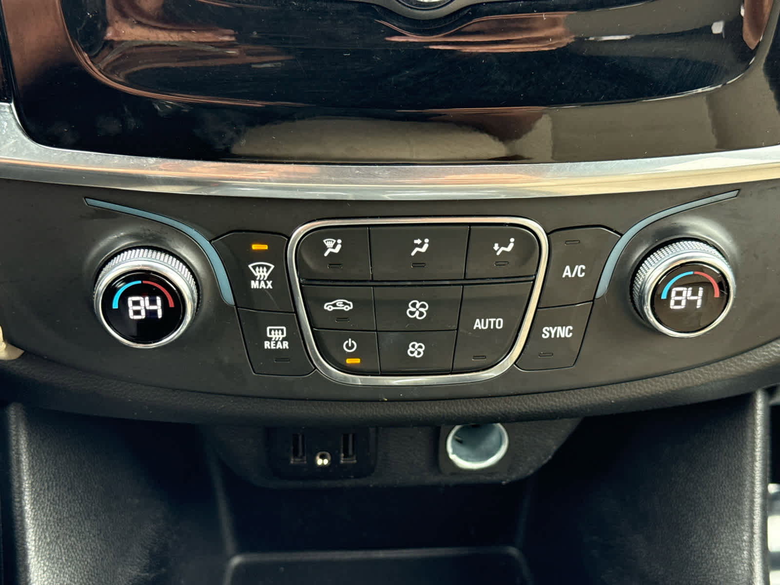 Used 2023 Chevrolet Traverse LS image 21