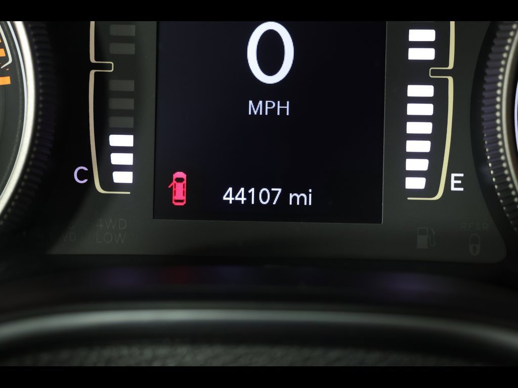 Used 2019 Jeep Cherokee Latitude w/ Popular Appearance Group image 8