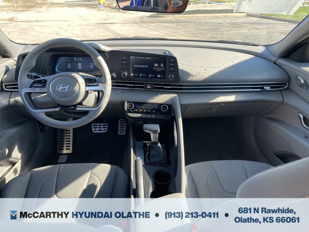 Used 2025 Hyundai Elantra Sport FWD image 3