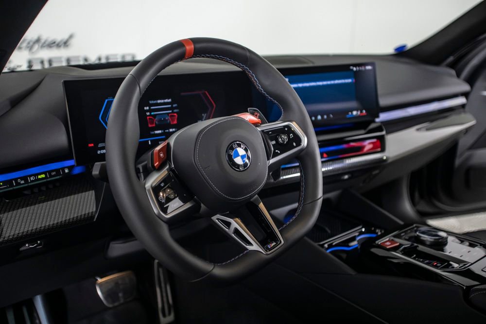 Used 2026 BMW M5 w/ Executive Package image 25