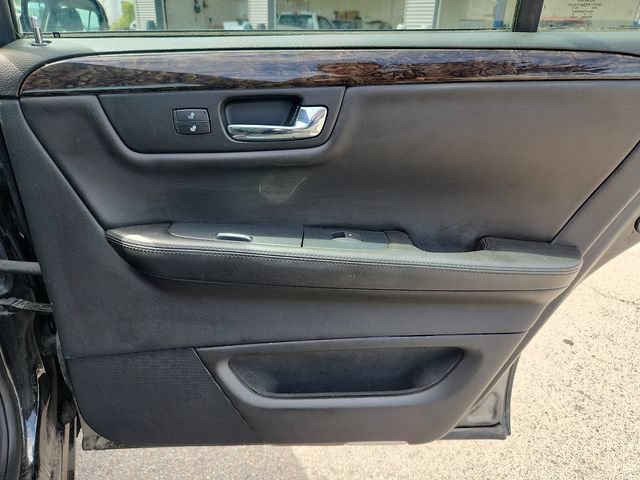 Used 2010 Cadillac DTS Luxury FWD image 30