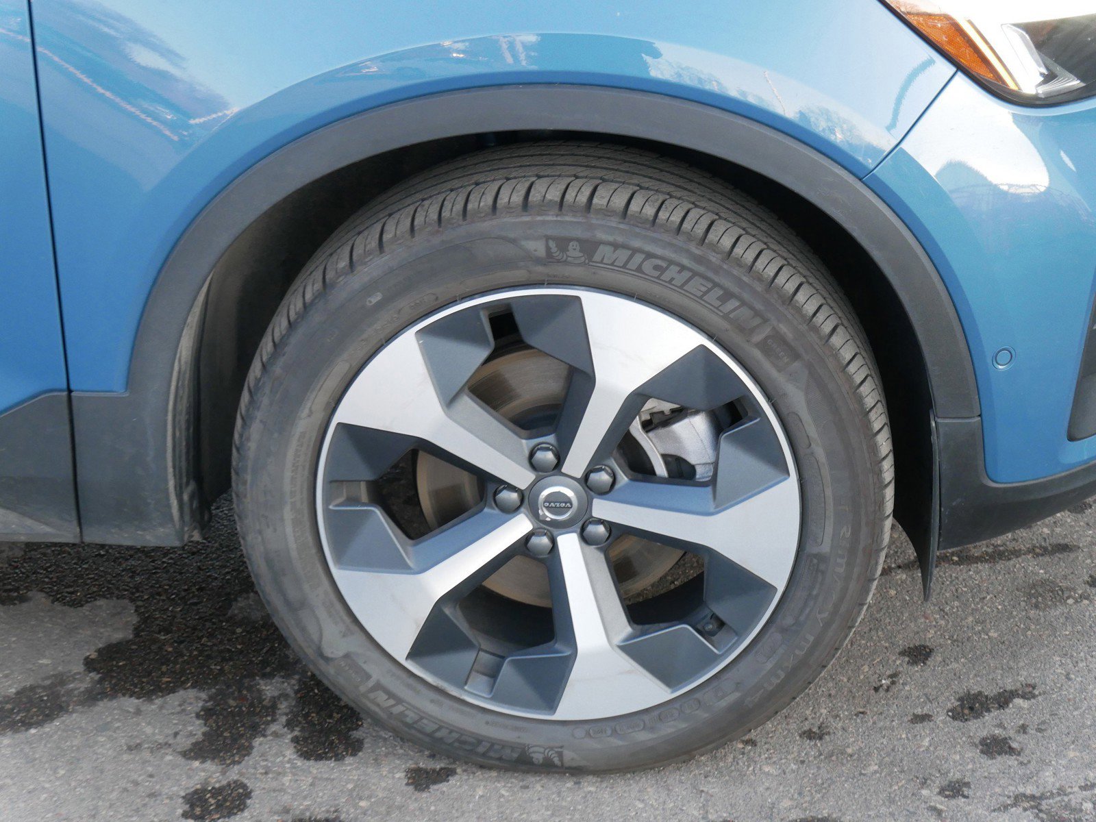 Used 2025 Volvo XC40 B5 Plus image 9