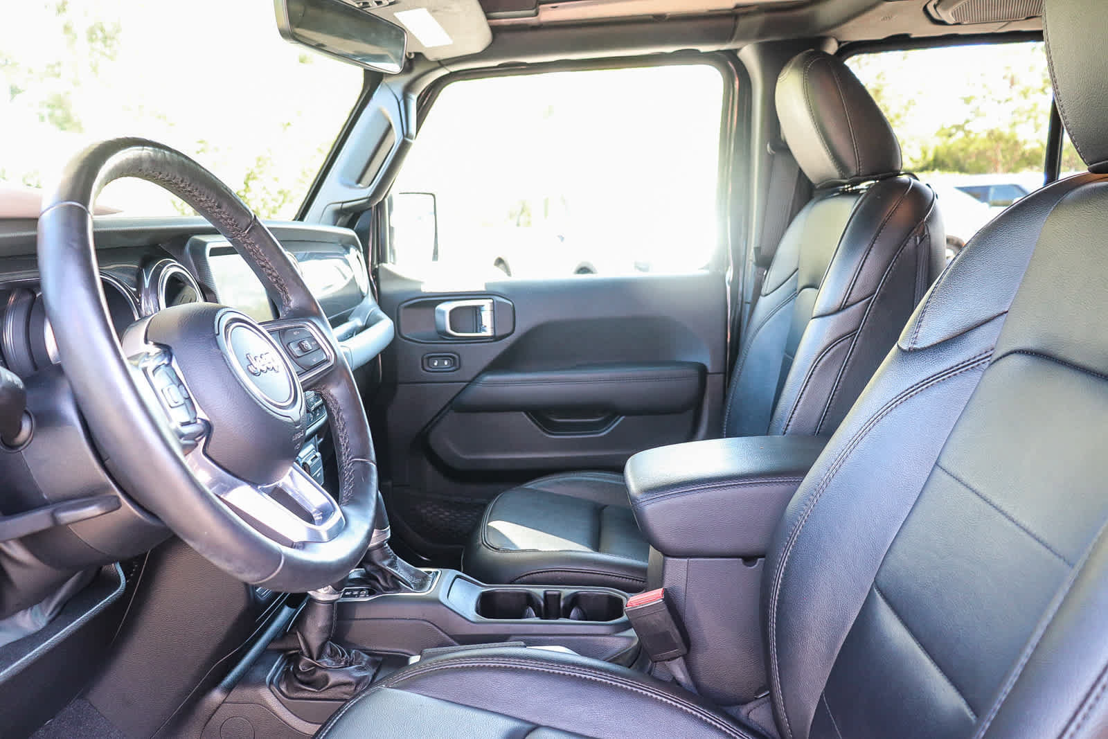 Used 2022 Jeep Wrangler Unlimited Sahara AWD/4WD image 13