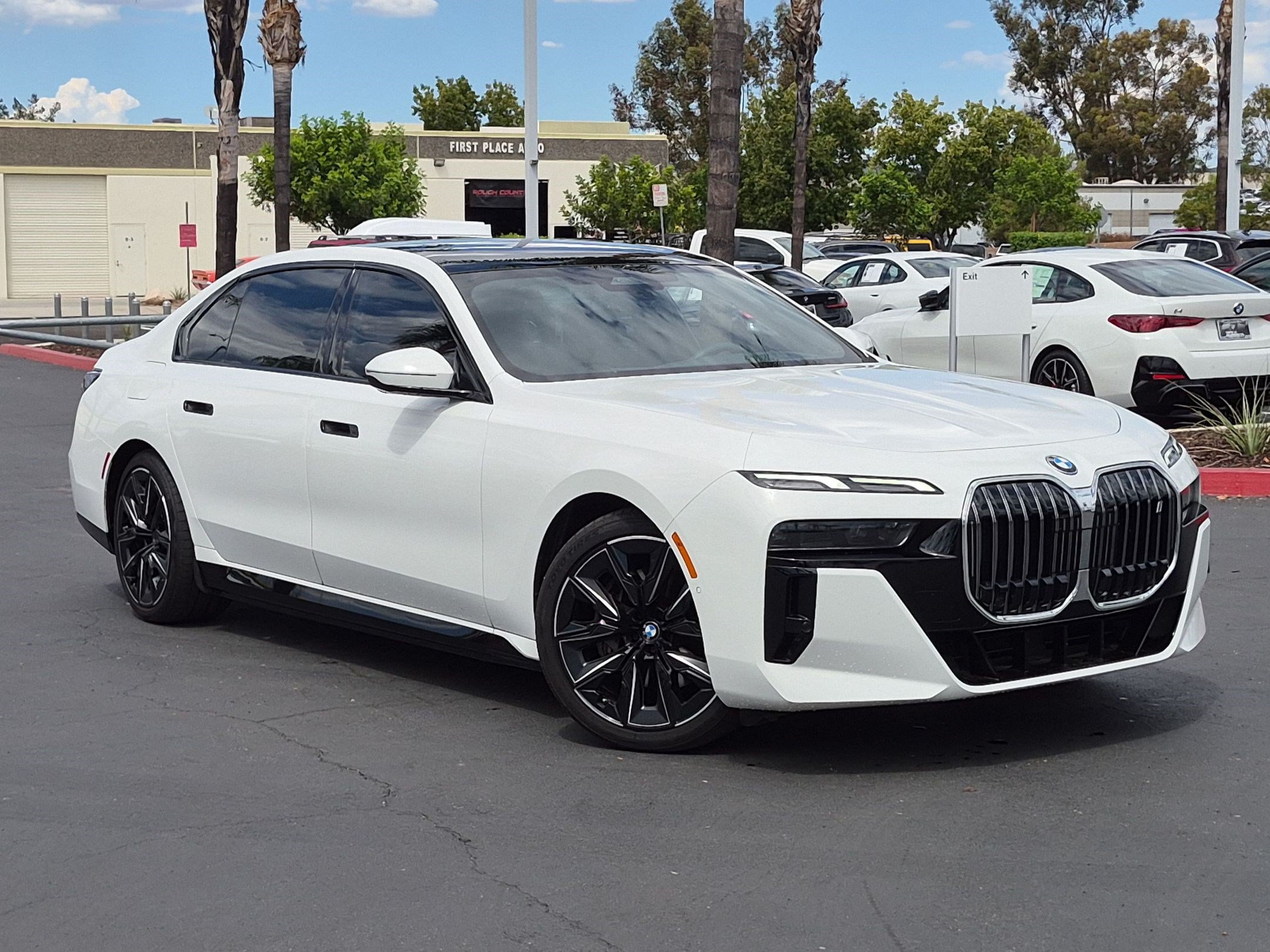 Certified 2024 BMW i7 eDrive50 w/ M Sport Package RWD image 2