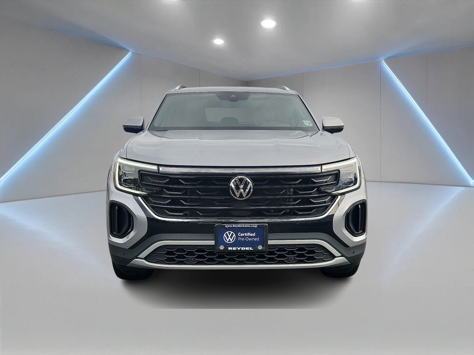 Used 2024 Volkswagen Atlas Cross Sport SE AWD/4WD image 2