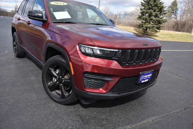 Used 2024 Jeep Grand Cherokee Altitude AWD/4WD image 2