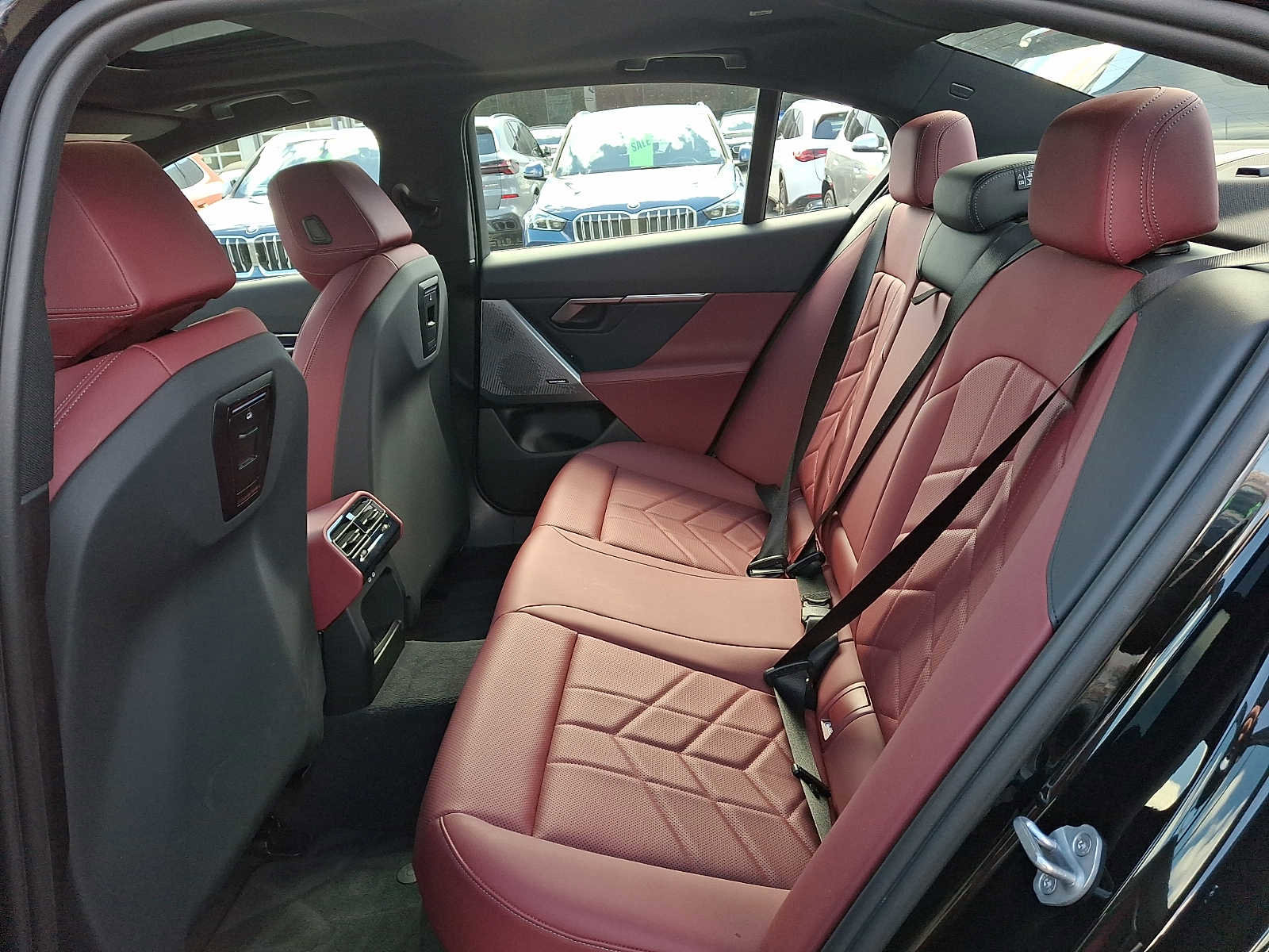 Used 2024 BMW i5 eDrive40i w/ M Sport Package RWD image 10
