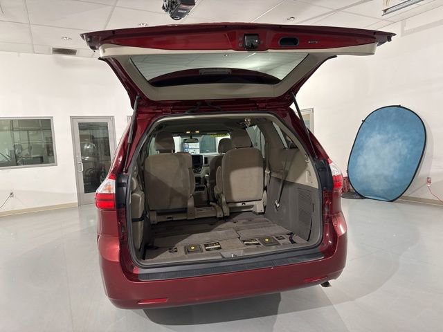 Used 2015 Toyota Sienna LE FWD image 11