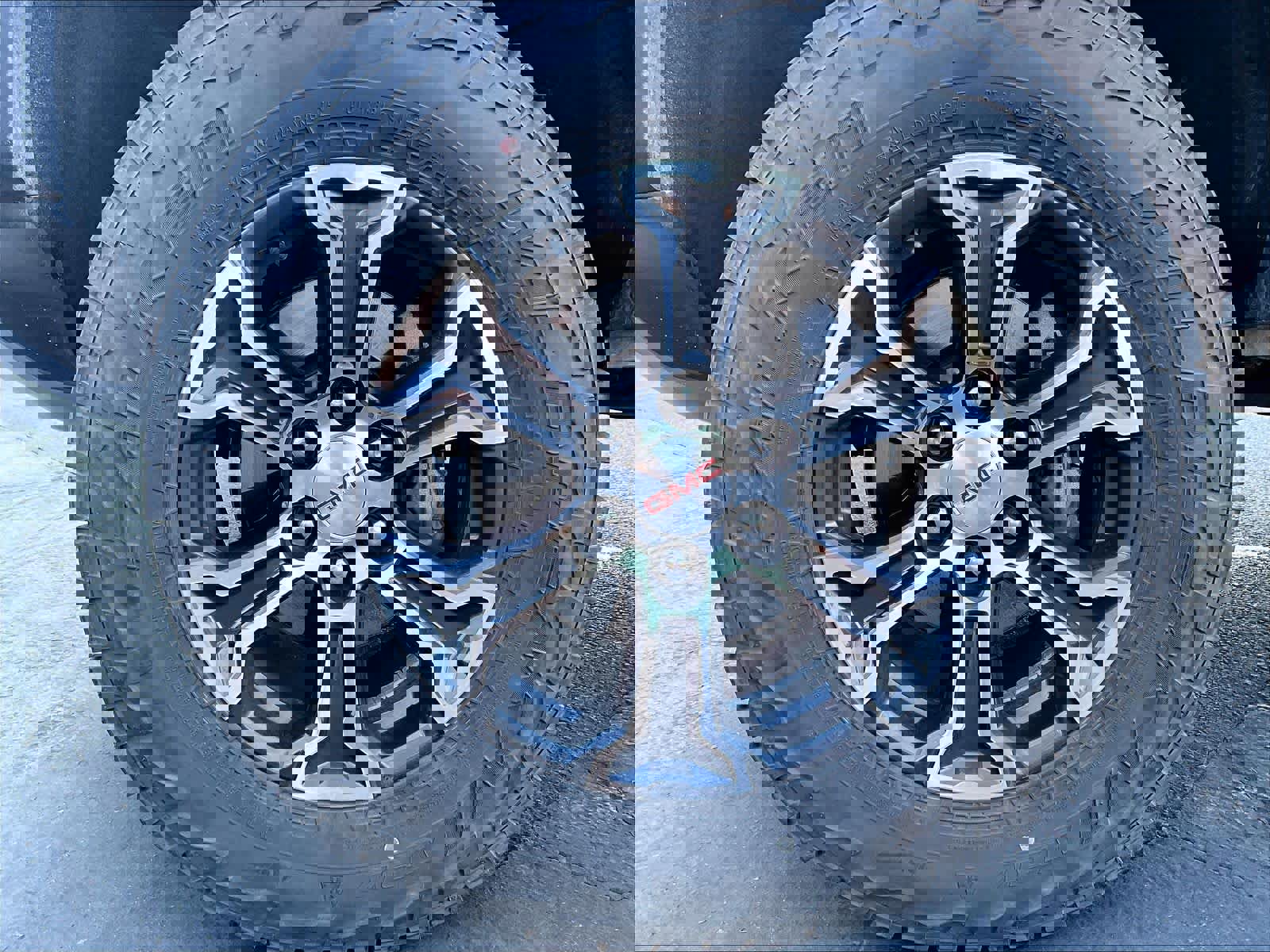 Used 2023 GMC Canyon AT4 w/ Technology Package image 11