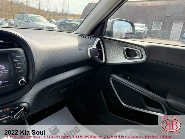 Used 2022 Kia Soul LX w/ Technology Package FWD image 11