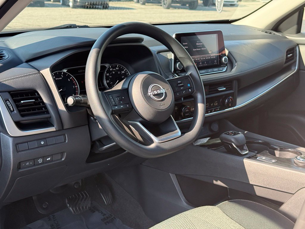 Used 2024 Nissan Rogue SV AWD/4WD image 21