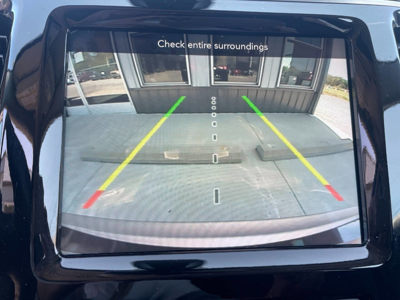 Used 2019 Jeep Cherokee Limited image 40