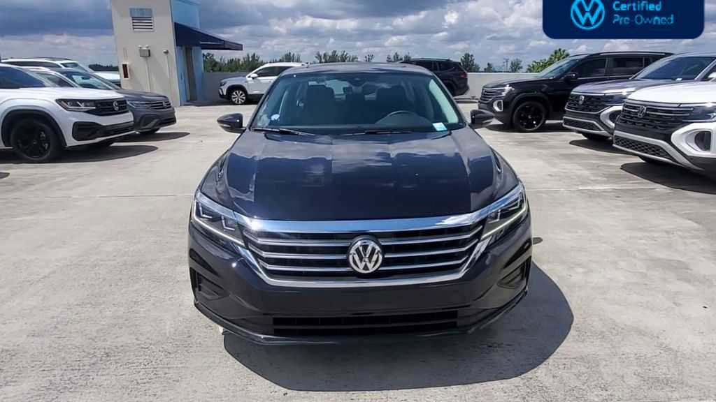 Used 2022 Volkswagen Passat 2.0T SE FWD image 3