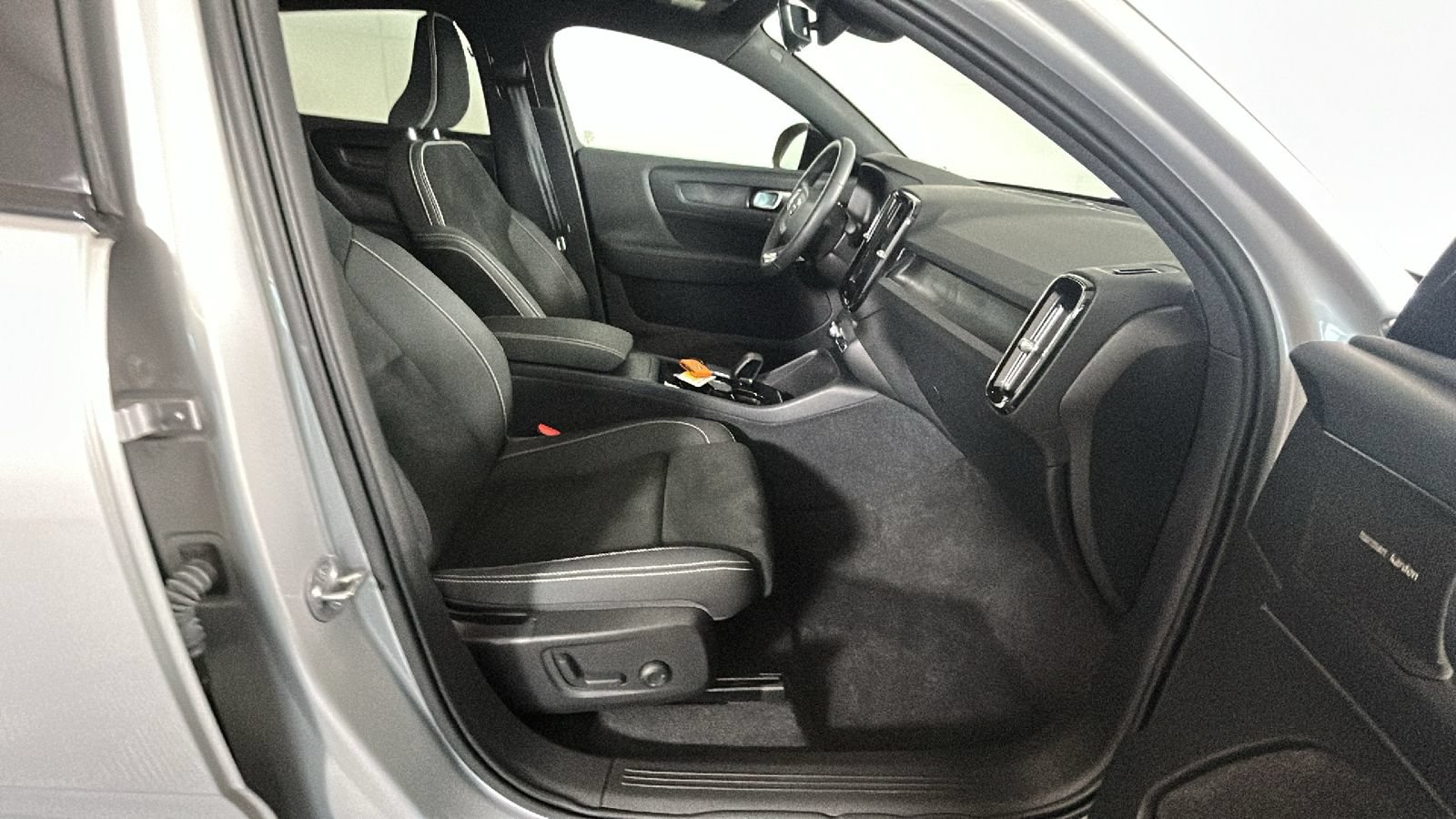 Used 2023 Volvo C40 P8 Recharge Ultimate AWD/4WD image 33