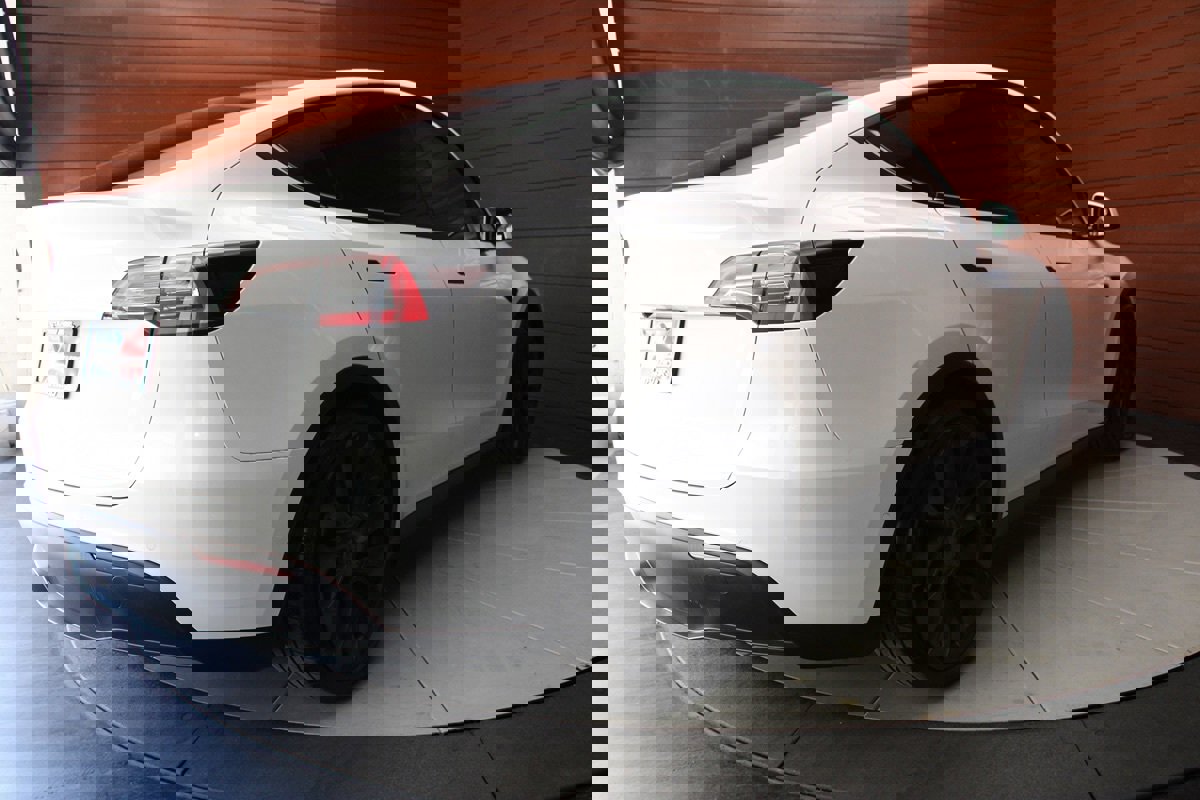 Used 2020 Tesla Model Y Performance image 9