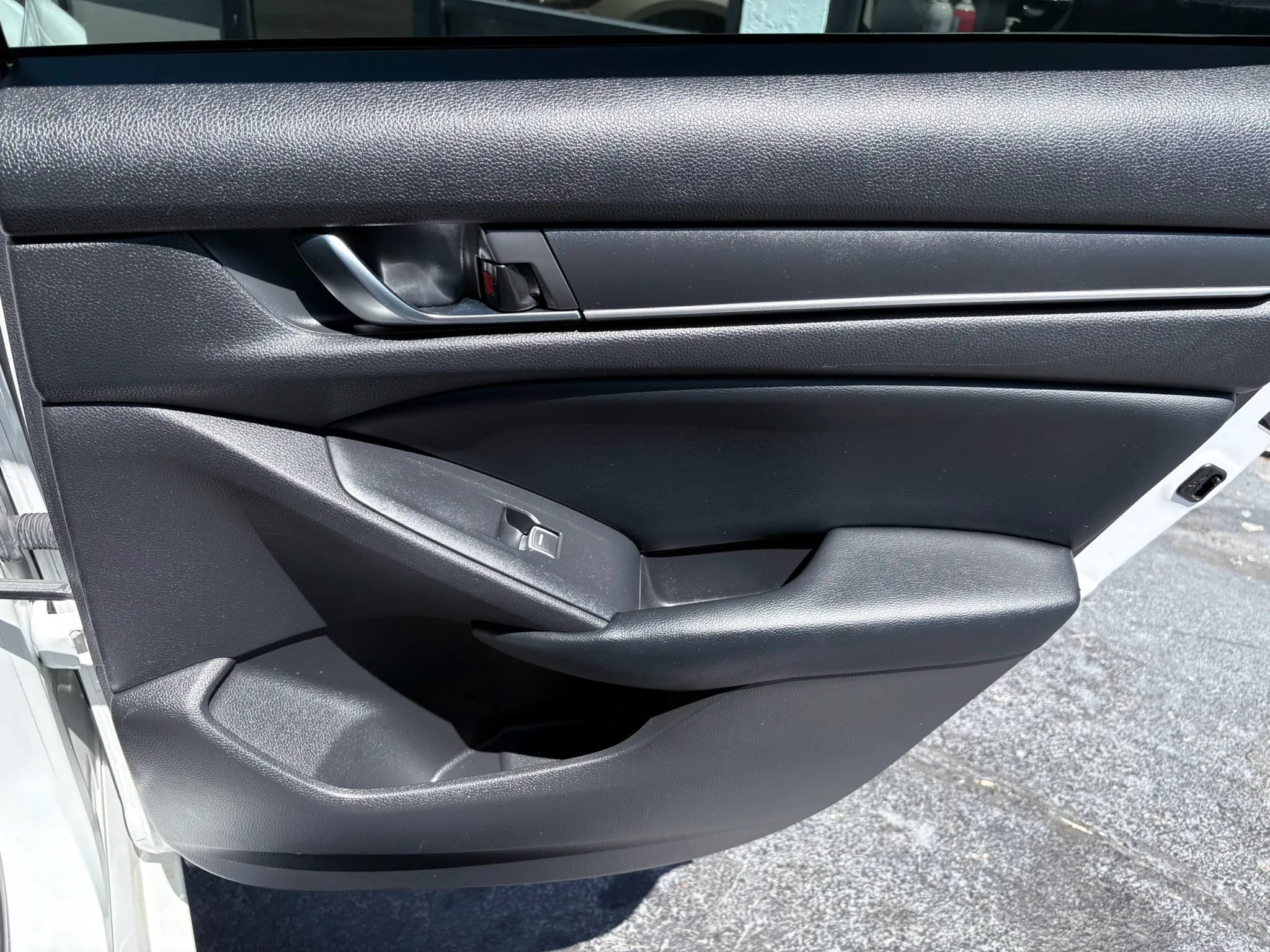Used 2018 Honda Accord Sport image 16