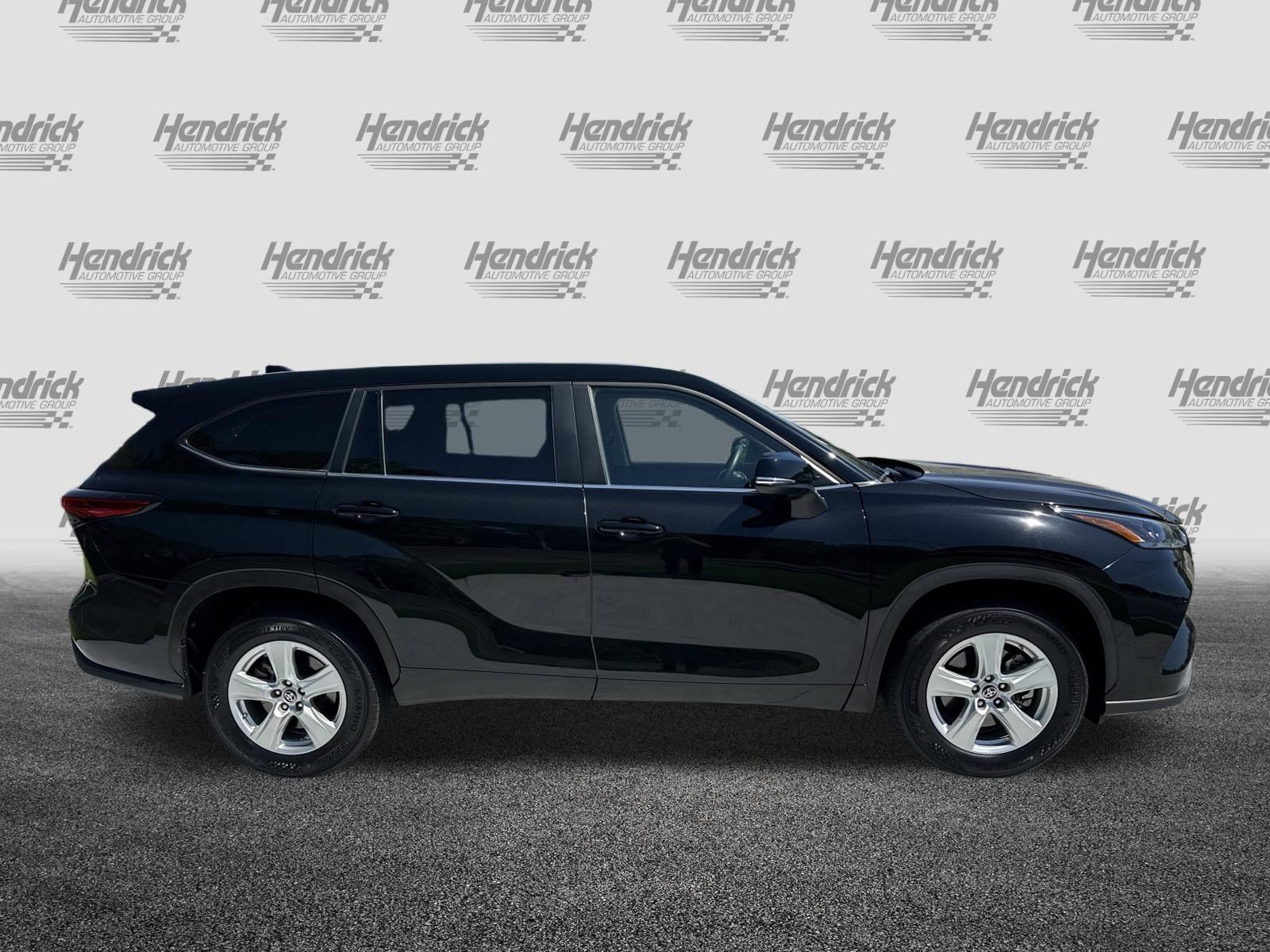Used 2023 Toyota Highlander L FWD image 11