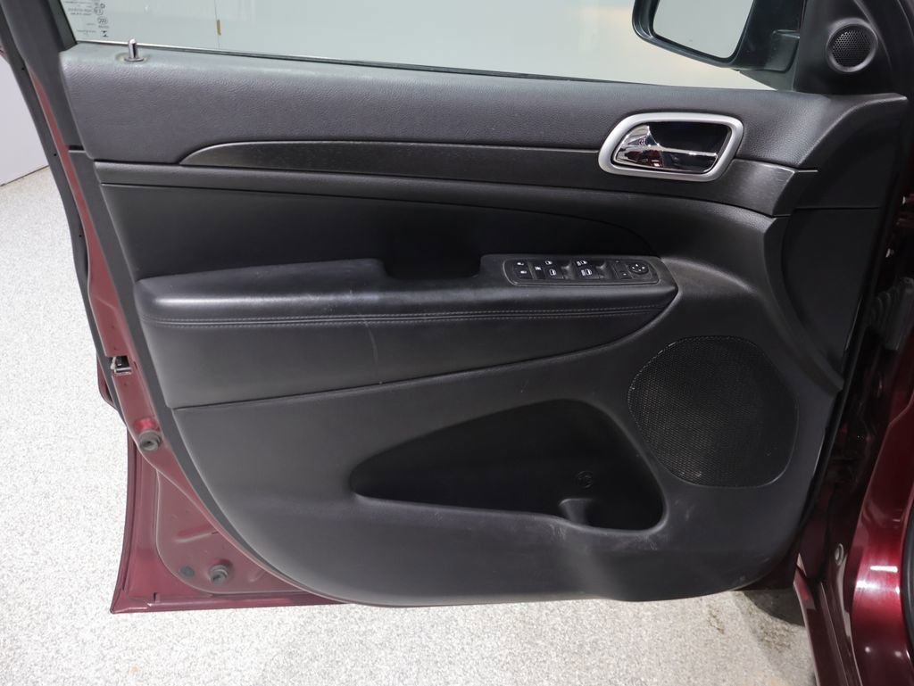 Used 2018 Jeep Grand Cherokee Altitude AWD/4WD image 13