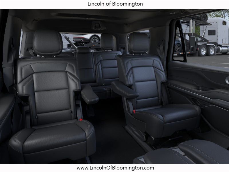 New 2026 Lincoln Navigator Reserve w/ Jet Appearance Package AWD/4WD image 12