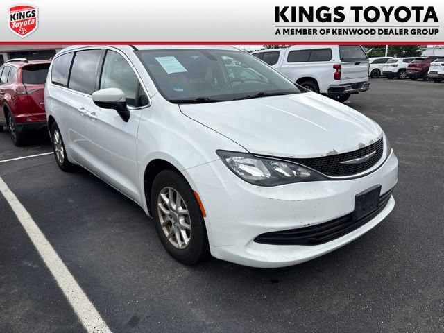 Used 2017 Chrysler Pacifica Touring FWD image 1