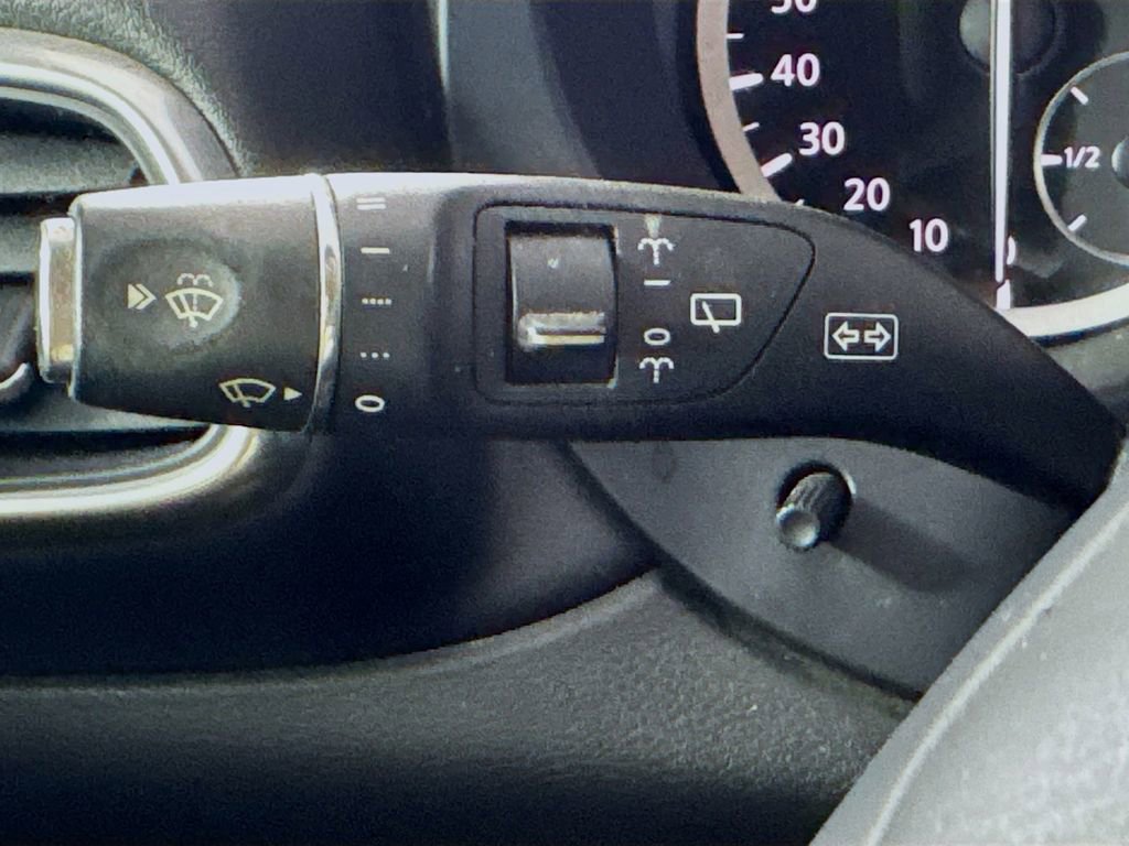 Used 2017 INFINITI QX30 image 12