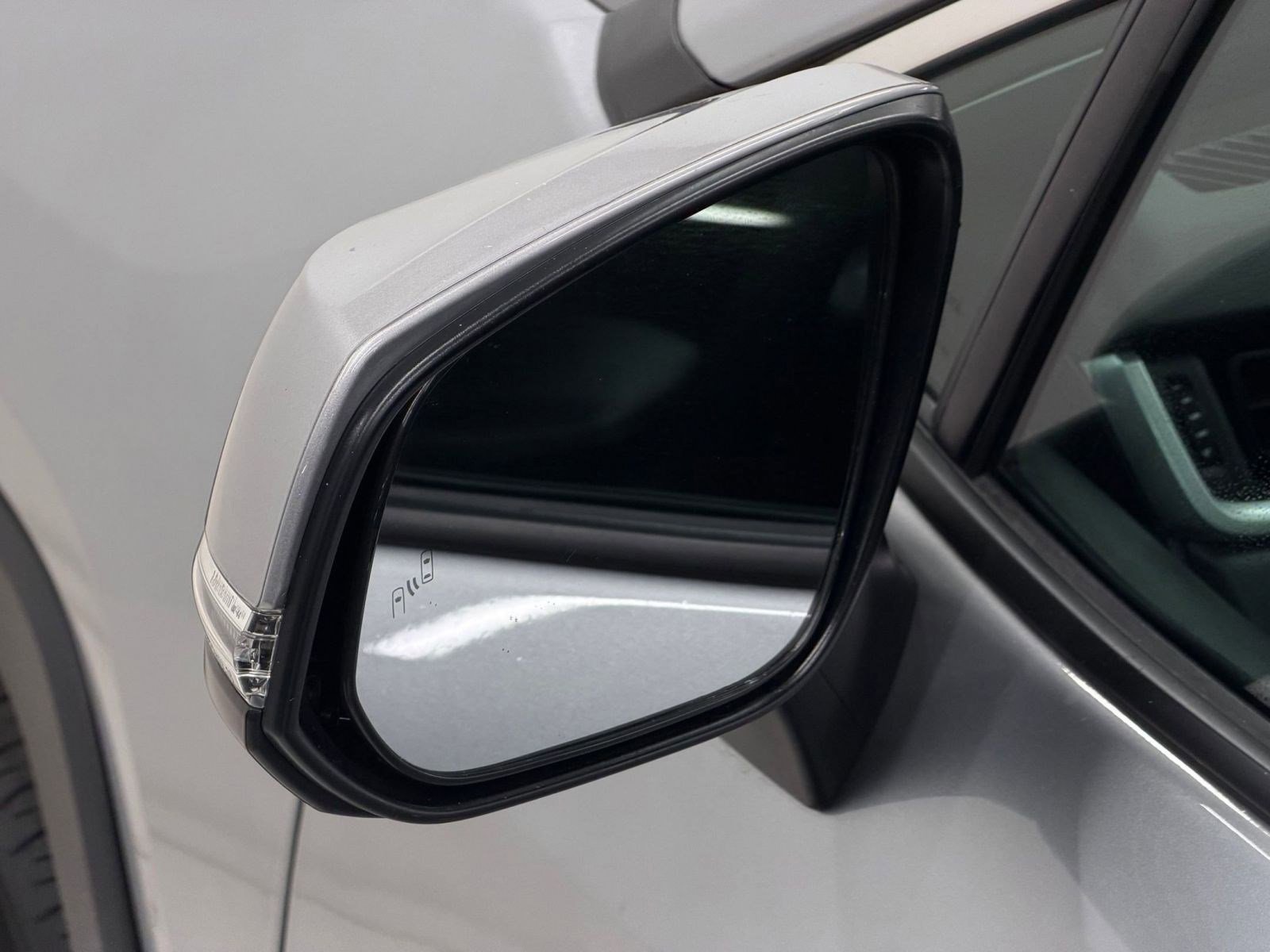 Used 2025 Toyota RAV4 XLE image 31