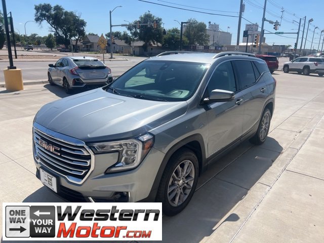 Used 2023 GMC Terrain SLT image 3