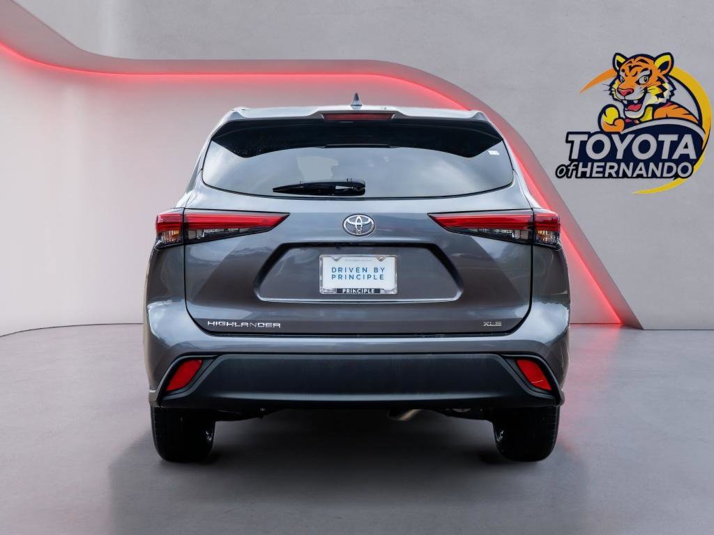 Used 2022 Toyota Highlander XLE image 6