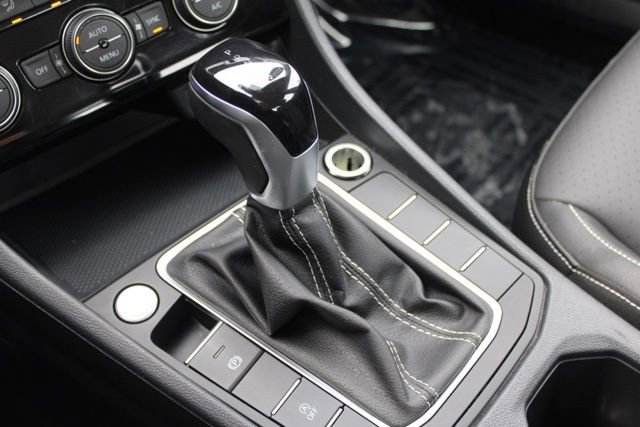 Used 2024 Volkswagen Jetta SE image 36